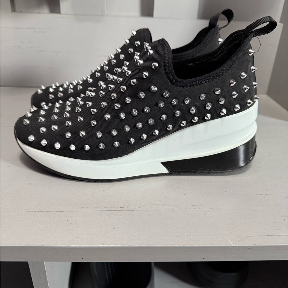 Gianni Bini Black Studded Slip-On Sneakers size 8 - Picture 3 of 6